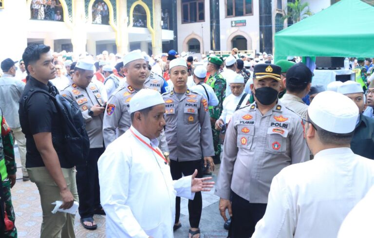 Polres Gresik Libatkan Ratusan Personel Layanan Pengamanan Haul Habib Abu Bakar Assegaf ke-71
