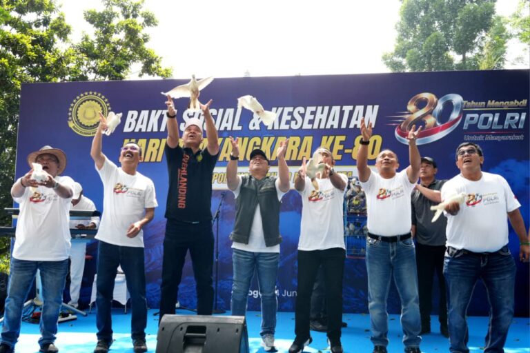 Sambut Hari Bhayangkara ke-80, Wakapolri dan Akpol ’90 Dhira Brata Gelar Baksos dan Bakkes di Bogor