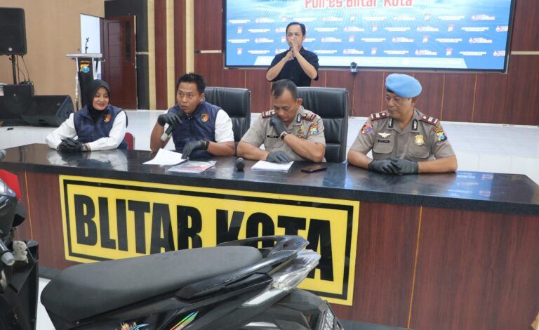 Polres Blitar Kota Amankan Tiga Tersangka Perampasan Modus Jebak Korban Lewat Aplikasi Kencan