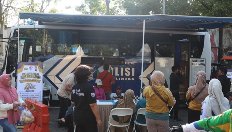 Polres Batu Hadirkan Layanan On the Spot di CFD Sambut Hari Bhayangkara ke-80