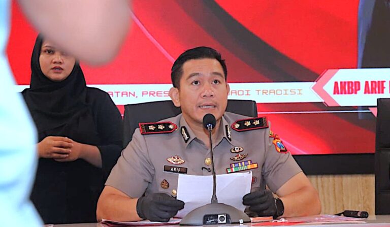 Polres Lamongan Ungkap Jaringan Ganjal ATM Lintas Daerah, 5 Tersangka Residivis Diamankan