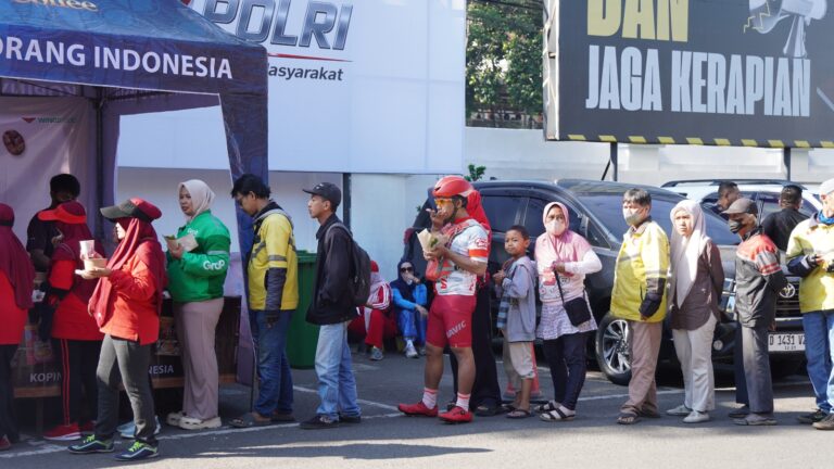 Polresta Malang Kota Perkuat Pelayanan Publik, 200 Warga Ikuti Cek Kesehatan dan Makan Bersama Gratis